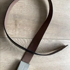 Burberry black leather belt size 34, scratches on metal but can be buffed out 90C39E59-24BF-4EA3-ACCD-  main image 4